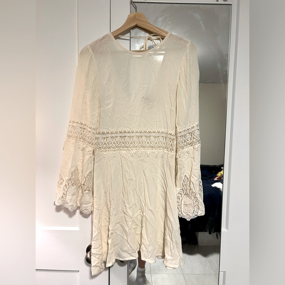 Boho flared sleeve lace dress
